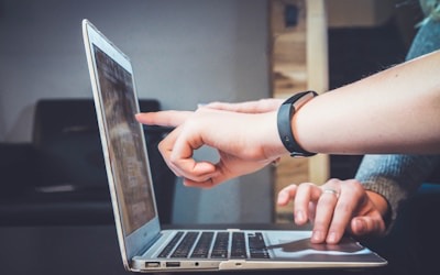 Inserimento manuale prodotti e-commerce con ottimizzazione SEO professionale