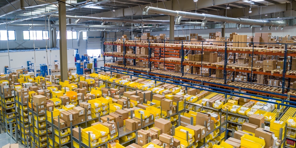 Magazzino logistico con scaffalature - gestione inventory Odoo, multi-warehouse, picking e barcode